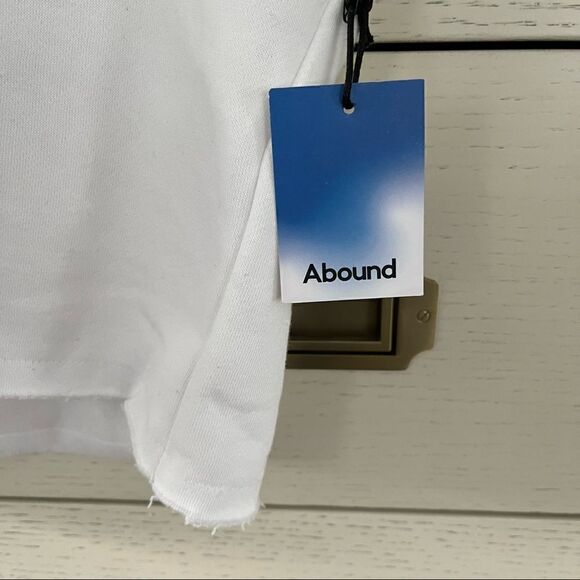 NEW Abound, Boston MA Cropped Sweatshirt Hoodie, Size Large - Picture 3 of 5